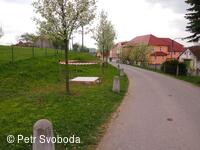 Kamenný kříž pod farou v Bělotíně od roku 2015