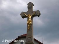 Kamenný kříž pod farou v Bělotíně od roku 2015