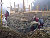 Stavba rozhledny na Velkém Lopeníku stav k 5.11. 04