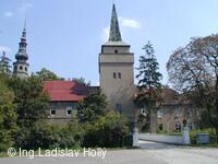 Tovačov, Zámek - gotická brána