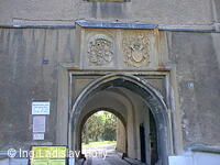 Tovačov, Zámek - gotická brána