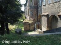 Tovačov, Zámek - hradby