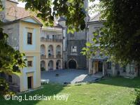 Tovačov, Zámek - vnitřní nádvoří