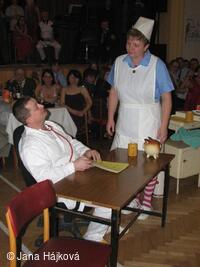 Obecní ples - ordinace uprostřed vesnice