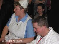 Obecní ples - ordinace uprostřed vesnice